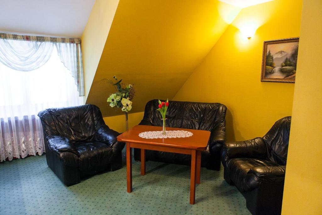 Hotel Rebajlo Piła Oda fotoğraf