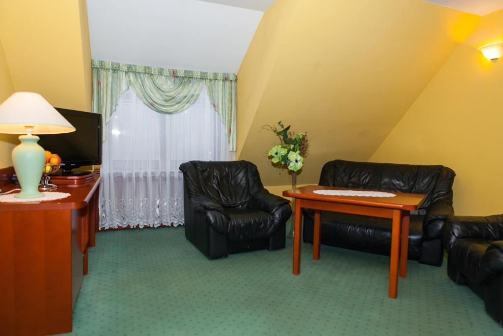 Hotel Rebajlo Piła Oda fotoğraf